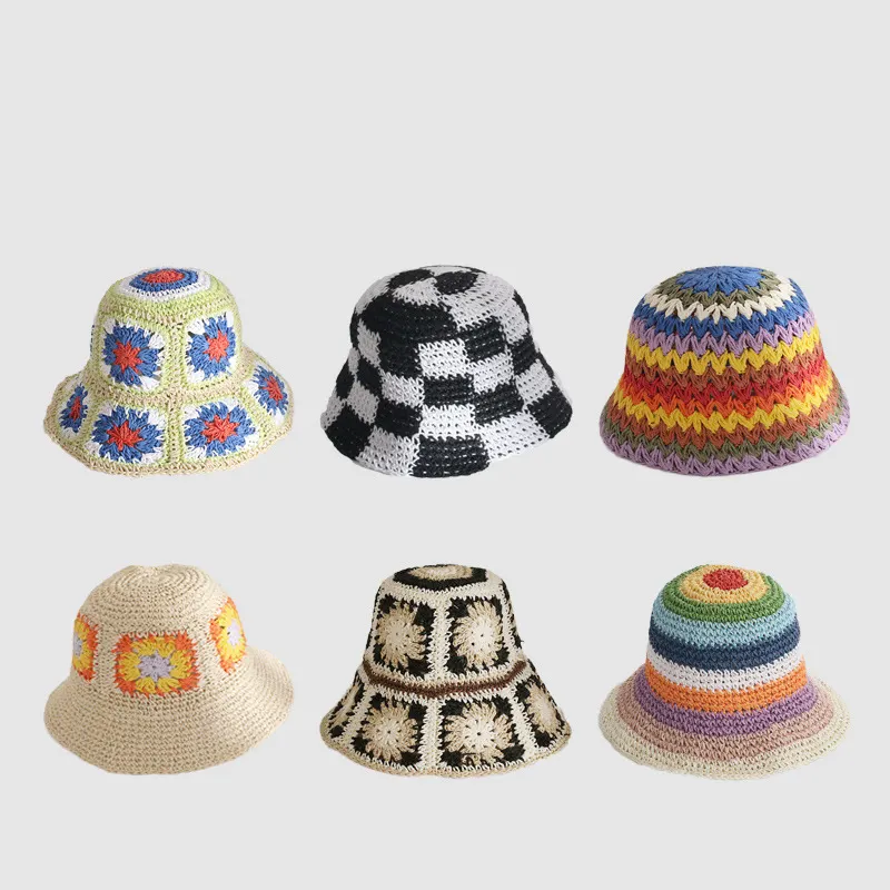 Topi kupluk rajut kotak-kotak pelangi bergaris baru musim semi musim panas topi beanie rajutan jerami luar ruangan topi nelayan untuk wanita