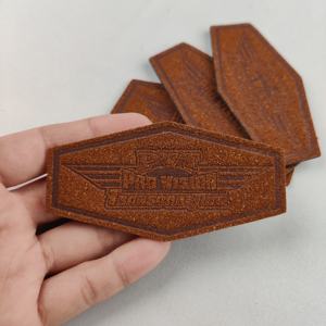 Écusson en cuir personnalisé en relief avec logo personnalisé gravé au laser pour chapeaux - Product Image 5