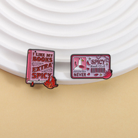 Offre Spéciale : Épingles de revers mignonnes en alliage de zinc, vente en gros, cadeau souvenir, épingles décoratives en forme de lettre ou de livre, épingles en métal émaillé souple avec LOGO personnalisé, épingles de dessin animé