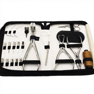 Kit de salon pour extensions de cheveux noirs, comprenant des anneaux de couleur en acier inoxydable, des perles, des pinces ouvre-fermeurs, des pinces à boucles et des ciseaux à boucles dorés - Product Image 4
