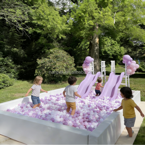 Piscina di Palline Quadrata Rettangolare Bianca per Interni/Esterni con Doppio Scivolo Viola, Area Giochi Morbida per Feste ed Eventi a Noleggio - Product Image 6