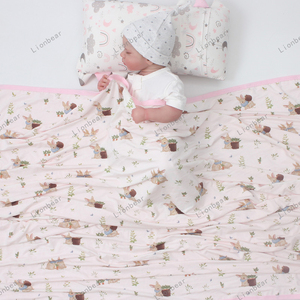Couverture de pépinière ultra douce et soyeuse en jersey de bambou matelassé à 2 couches pour nouveau-né, enfant en bas âge, motif de dessin animé tricoté-Bébé - Product Image 2