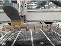 Fourniture personnalisée en usine ATC CNC Machine 1325 vide avec changement d'outil automatique de haute précision broche refroidie par air 9kw