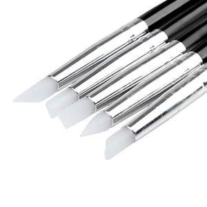 Lot de 5 pinceaux à manche long en plastique noir avec embout en silicone pour vernis gel, peinture et manucure nail art - Product Image 6