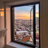 Fenêtre à ouverture extérieure avec cadre en aluminium robuste, excellente étanchéité et résistance au vent, idéale pour les maisons modernes, écoénergétique