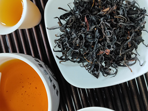 Thé noir Dian Hong de Yunnan, pur, sauvage, de vieilles plantes, de haute qualité, en vrac, chinois, amincissant, emballé sous vide, en vrac - Product Image 3
