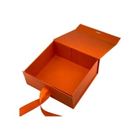 Boîtes cadeaux pliables personnalisées en kraft recyclables pour vêtements, bougies, vin, montres, avec estampage à chaud et gaufrage, magnétiques et pliables