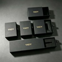 Boîte à tiroir en carton noir de luxe avec impression de logo personnalisé, boîtes cadeaux pour cosmétiques et bijoux avec poignée en ruban