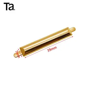 TANAI 사용자 정의 골드 금속 빈 로고 라벨 플레이트 핸드백 로고 의류 브랜드 조각 로고 대량 금속 라벨 가죽 가방 지갑