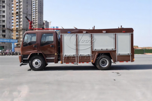 Camion de lutte contre l'incendie durable iSUZU 4x2 6000L avec réservoir renforcé, résistant aux chocs, véhicule de sauvetage incendie, livraison rapide - Product Image 3