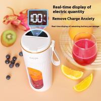 De Nieuwe Huishoudelijke Mini Oplaadbare Draagbare Juicer Is Uitgerust Met Een Beker Voor Sapextractie