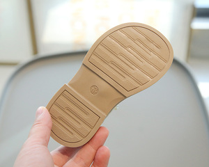 Petites chaussures en cuir pour filles le dernier modèle de printemps et d'automne Chaussures de princesse à semelle souple pour enfants Chaussures simples de performance pour filles - Product Image 5