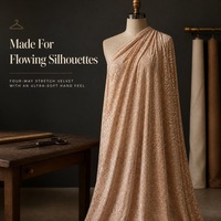 Tissu en velours rayé avec fil argenté, extensible dans les quatre sens, fluide, respirant et doux pour la peau, idéal pour les tenues modestes et les kaftans.