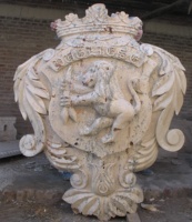 Cadre en marbre naturel avec relief de chérubin