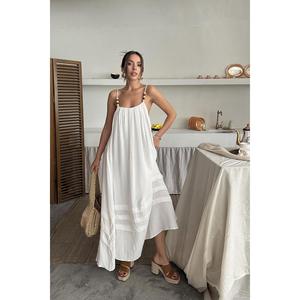Robe élégante en mousseline blanc cassé à fines bretelles, taille naturelle, coupe ample, dos nu, respirante, pour tenue décontractée, en tissu tissé à fines bretelles spaghetti - Product Image 5