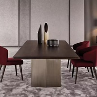 Table à manger en bois massif avec plateau multicouche | Support en bronze brossé en acier inoxydable | Table moderne élégante