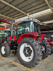 Vente en gros Mini tracteurs de jardin de ferme compacts 4x4 à quatre <span class=keywords><strong>roues</strong></span> avec <span class=keywords><strong>tondeuse</strong></span> - Product Image 3