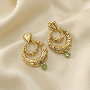 Boucles d'oreilles pendantes géométriques tendance pour femmes en quartz hydro et calcédoine, laiton massif plaqué or 18 carats avec finition texturée - Product Image 5