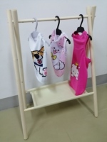 Support de suspension pour armoire double en bois massif personnalisé Design moderne Porte-vêtements en bois gratuit pour vêtements pour animaux de compagnie