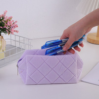 Tas Organizer Kosmetik Terry Cloth Warna-warni Kapasitas Besar, Tas Travel Portabel Bahan Lembut dengan Ritsleting, Gaya Fashion