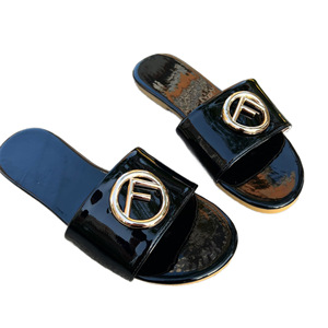 Sandalias Planas de Mujer con una Sola Tira, de Cuero Patentado Brillante, con Hebilla Metálica con el Logotipo F, Cómodas para Uso Diario y Casual al Aire Libre - Product Image 3