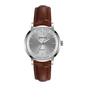 Montre pour femme HALEI neuve, originale, à quartz, bracelet en cuir, étanche 3 ATM, chiffres romains, mouvement japonais, vente en gros. - Product Image 5