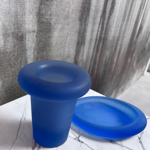 Ensemble de deux pièces en verre de Murano bleu ciel, fabriqué en Italie, comprenant un gobelet, un porte-savon et un porte-bijoux, bords arrondis épais polis faits à la main - Product Image 3