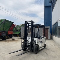 Chariot élévateur électrique 2 tonnes certifié CE 2026, vente chaude 360 °   Éclairage LED à économie d'énergie de 30 % pour entrepôts