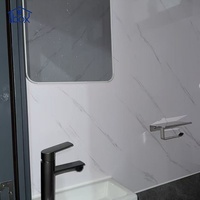 Cabine de toilettes portable individuelle avec finition extérieure et intérieure, dotée d'un WC, d'un lavabo et d'un urinoir, pour événements publics