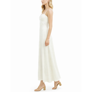 فستان ماكسي أبيض أنيق وعصري بتصميم مخصص للبيع بالجملة، بقصة واسعة وحمالات رفيعة بدون أكمام - Product Image 3