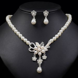 Parure de bijoux de mariée classique : collier, boucles d'oreilles et bracelet en perles – Ensemble trois pièces - Product Image 1