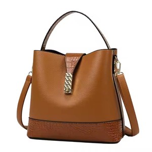 Conjunto de bolso de mano con textura de cocodrilo de cuero PU 3 en 1 para mujer, estilo americano de gran capacidad, para las estaciones de verano e invierno - Product Image 3