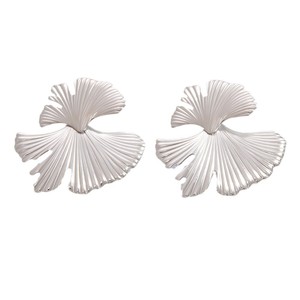 Pendientes con forma de hoja de Ginkgo, joyería de moda chapada en oro de 18 quilates para mujer, pendientes elegantes, accesorio de moda para otoño e invierno - Product Image 5