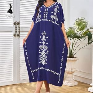 Nueva Ropa para Mujer, Túnica Musulmana de Manga Corta Estilo Medio Oriente, Vestido Bordado para Playa Estilo Europeo y Americano - Product Image 1