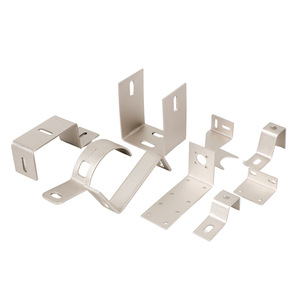 Pièces de quincaillerie métalliques estampées sur mesure : clips, serres, supports, fixations pour meubles et articles ménagers - Product Image 4