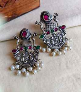 Trendy Red and <b>Green</b> Oxidised Stone Drop Earrings Brass <b>Jewellery</b> <b>Set</b> for Casual Office Wear Inspired by Indian Ethnic Style - Product Image 3
