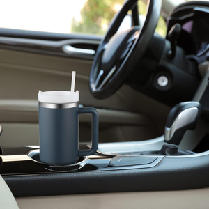 Gobelet isotherme en acier inoxydable à double paroi H2.0 de 40 oz avec logo personnalisé, blanc, pour l'aventure, le voyage, le café, avec poignée - Product Image 4