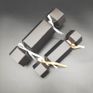 Elegante Caja de Papel Blanca para Dulces, Caja de Regalo con Forma de Caramelo para Recuerdos de Boda, Decoraciones de Fiesta Navideña y Empaque de Dulces - Product Image 1