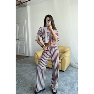 ชุดเซ็ต 2 ชิ้นสำหรับผู้หญิง สีเบอร์กันดี ลายทาง เสื้อครอปและกางเกงขายาวทรงหลวมเหนือเข่า-ไซส์ XL - Product Image 2