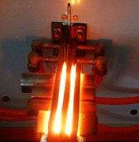 Four à induction de type IGBT 100KW 15-30KHZ pour le chauffage des billettes d'acier par forgeage à chaud, haute précision, économie d'énergie