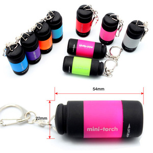 Mini porte-clés lumière USB lampes de poche rechargeables étanche petites lampes de poche pour urgence minuscule LED pour enfants étudiants famille