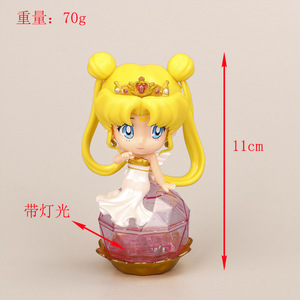 Figurine mignonne de <span class=keywords><strong>Sailor</strong></span> <span class=keywords><strong>Moon</strong></span> Usagi Tsukino, style Q, jaune, double queue de cheval, couronne, robe blanche, petites ailes, base lumineuse, cadeau de bureau - Product Image 3