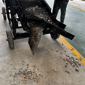 Günstig zu verwenden PE150X250 Kleiner mobiler Backen brecher Dieselmotor Power Tragbarer Backen brecher mit Sieb Stein fliesen Backen brecher - Product Image 4