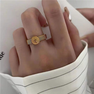 Anillos Vintage Resistentes al Agua y al Deslustre, de Buena Calidad, Chapados en Oro PVD de 14k y 18k, Anillo de Acero Inoxidable 316L con Diseño de Moneda para Mujer - Product Image 5
