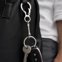 Porte-clés en forme de 8 avec clip à ressort en alliage de zinc, attache auto-agrippante et chaîne serpent, ensemble de trois pièces, style moderne et minimaliste pour bagages