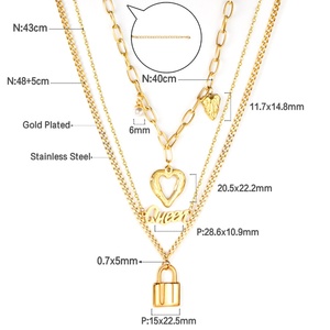 Collar Personalizado de Acero Inoxidable Chapado en Oro con Tres Capas de Cadena y Colgante de Corazón con Candado para Mujer - Product Image 6