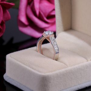 Anello Bicolore Rotondo con Accenti per Donna, Stile Classico Occidentale, Accessorio da Dito alla Moda per Matrimonio, Regalo - Product Image 3