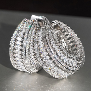 Orecchini a Cerchio Scavati con Zirconi Scintillanti a Marquise da Donna, Gioielli di Moda Audaci e di Carattere - Product Image 4