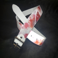 Sabuk Kulit Cetak Mosaik Piksel Merah Hip Hop Y2K Pola Camo Streetwear dengan Gesper Persegi dari Paduan Logam