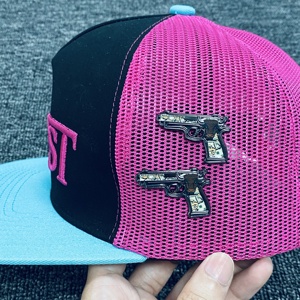 Sản xuất kim loại tùy chỉnh <span class=keywords><strong>Mini</strong></span> 3D Antique <span class=keywords><strong>Gun</strong></span> UV in ấn ve áo pins huy hiệu men súng pistol <span class=keywords><strong>Pin</strong></span> trâm với màu đen túi OPP - Product Image 2